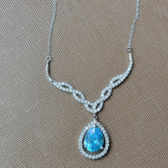 Elegant Aquamarine And Diamond Teardrop Necklace - Picture 3 of 5